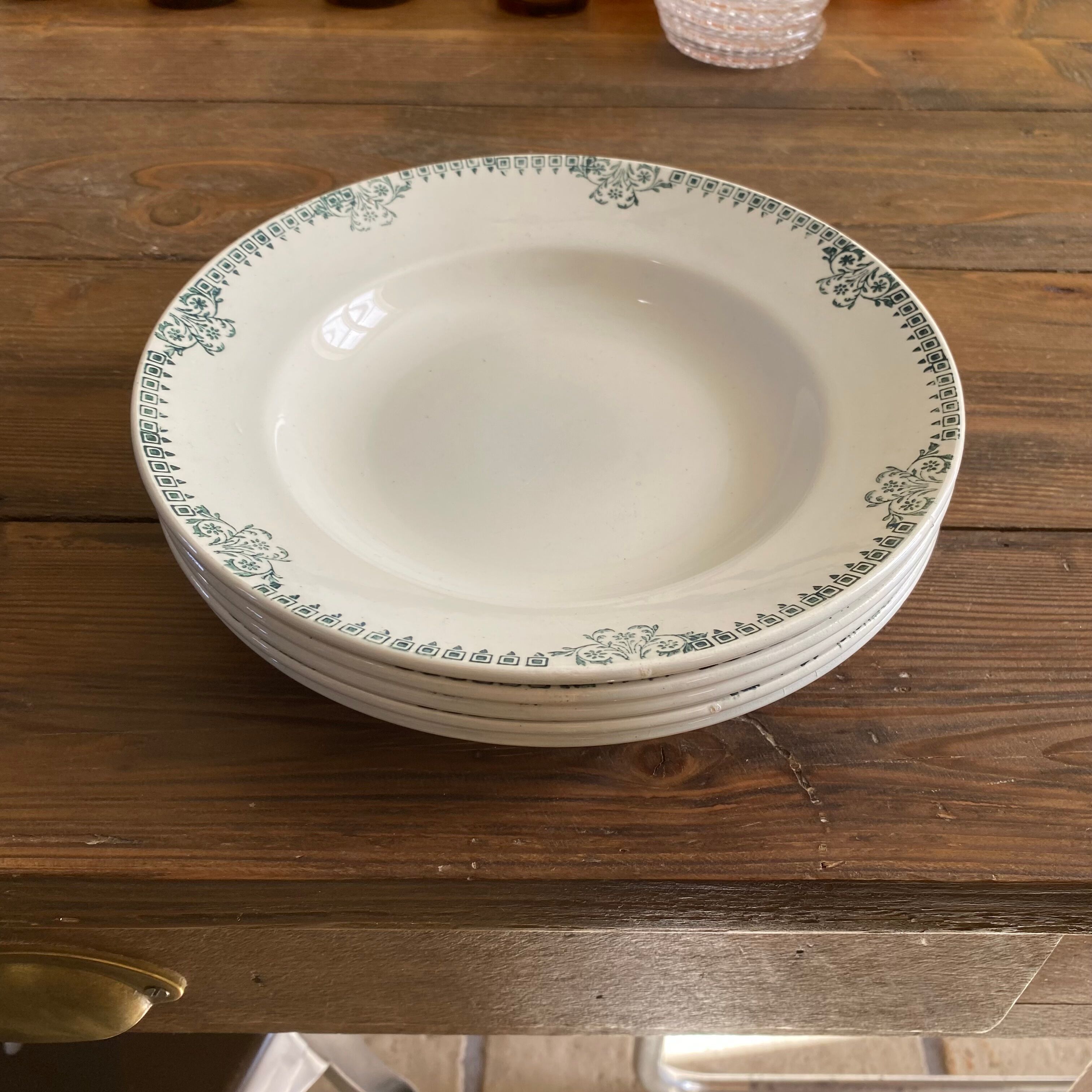 Service st Amand land of iron plates and dishes