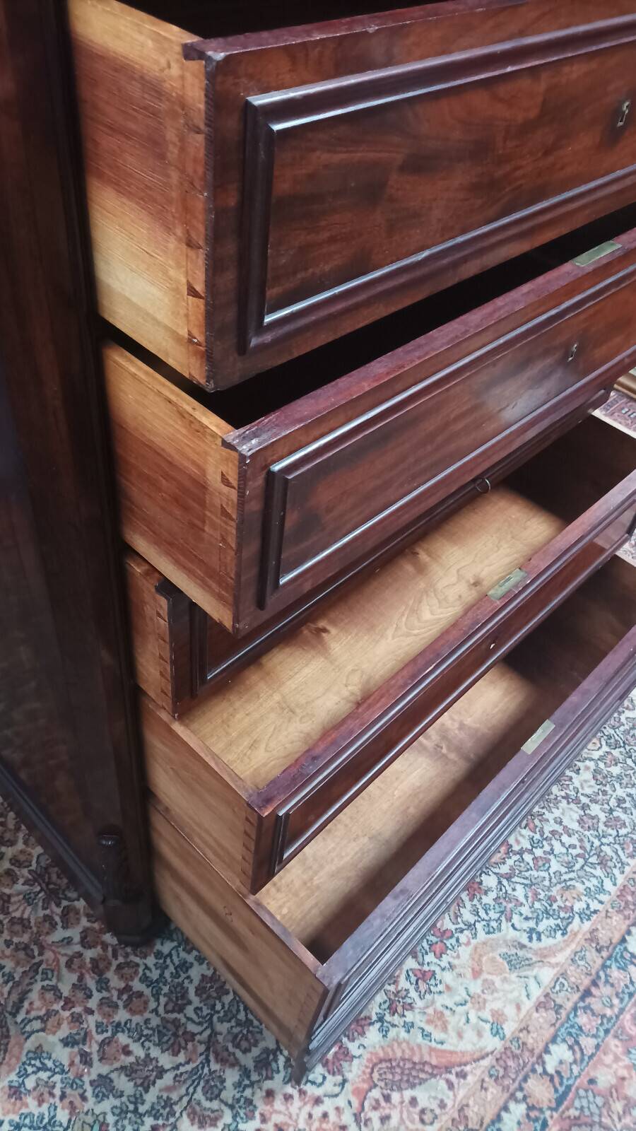 Large mahogany chest of drawers with 8 drawers from the Napoleonic III period.