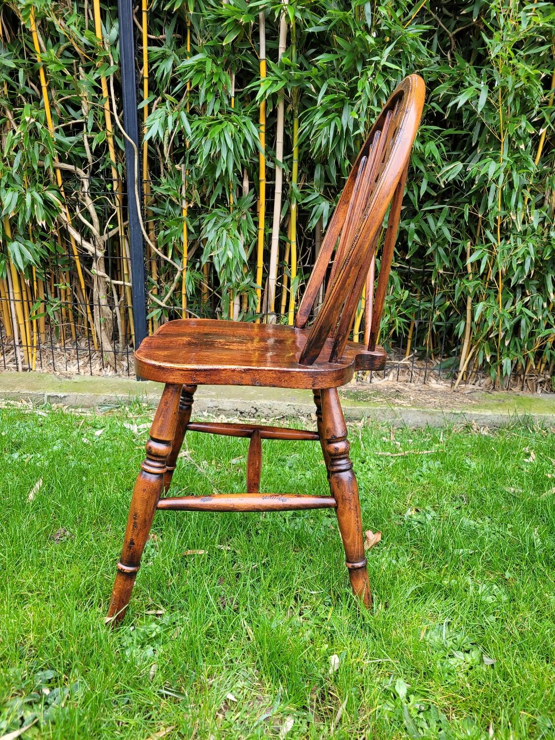 4 Windsor wheelback chairs in dark oak