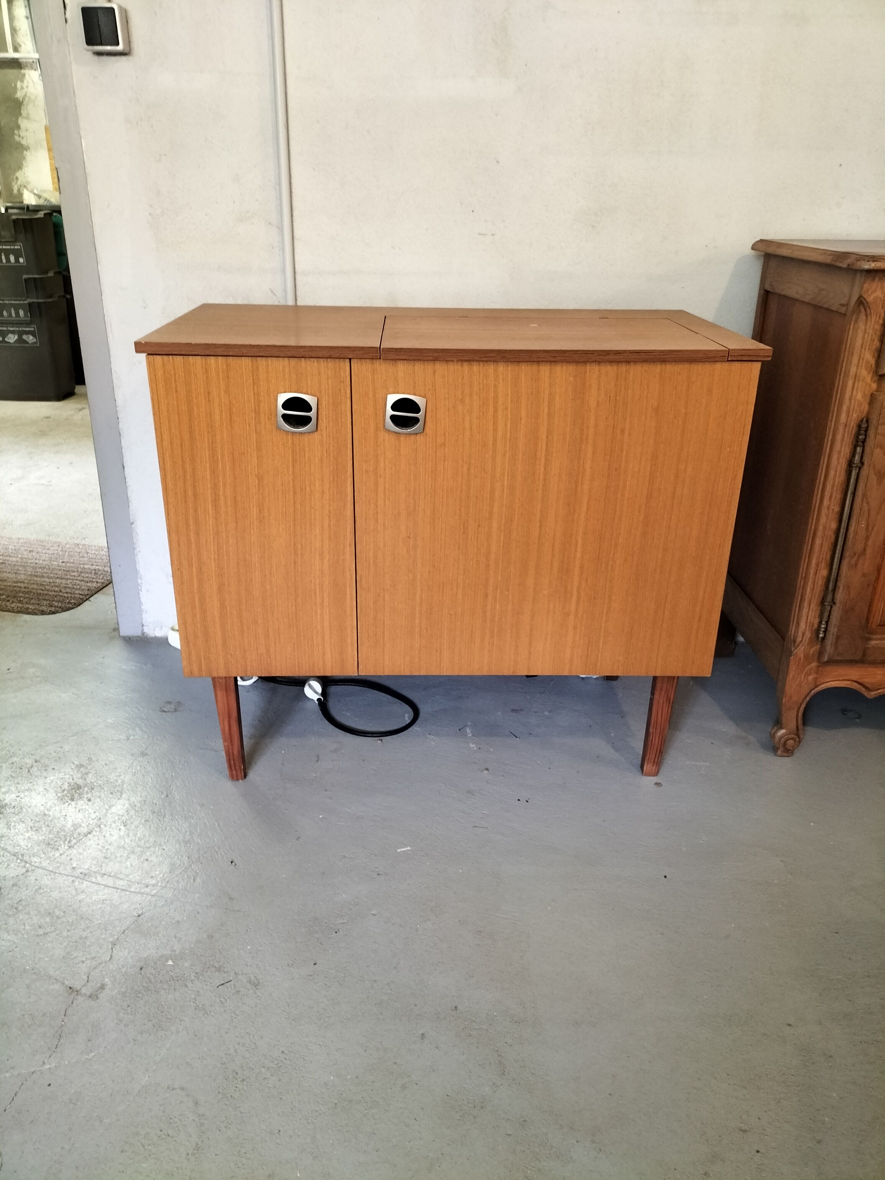 Meuble de machine à coudre
