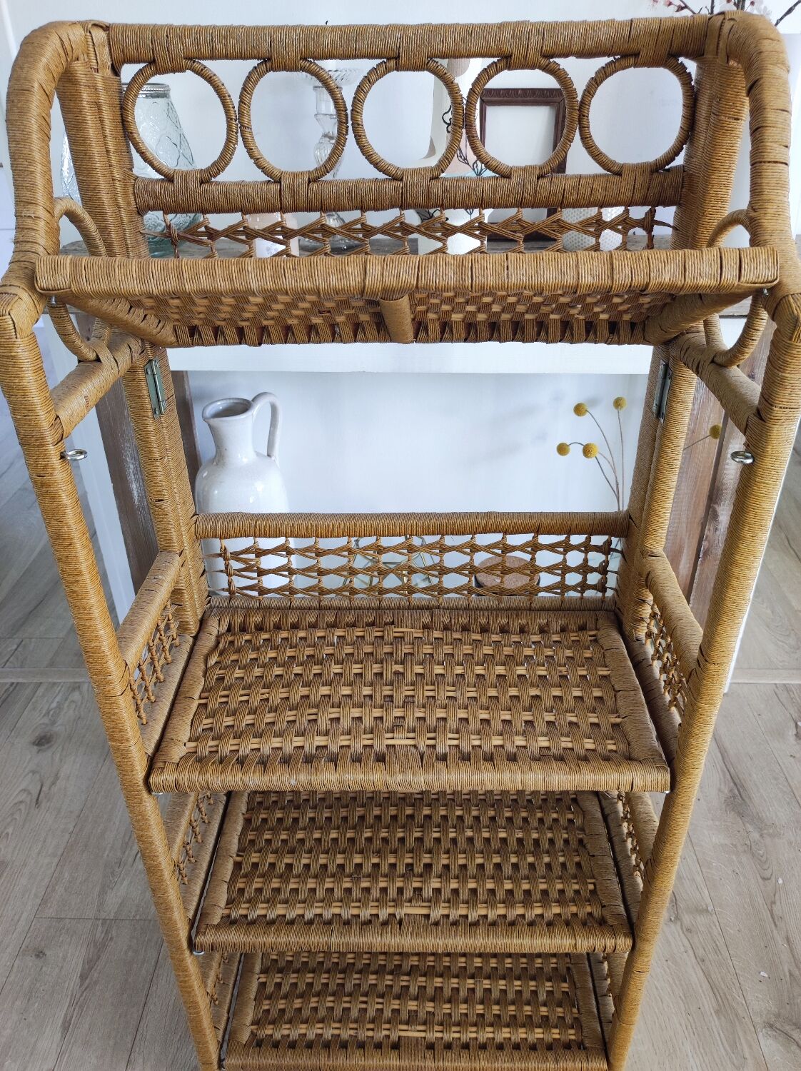 Folding rattan shelf