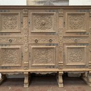 Buffet de style Renaissance en chêne massif XX siècle