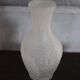 Vase italien vintage en verre moulé dépoli aux motifs de fleurs