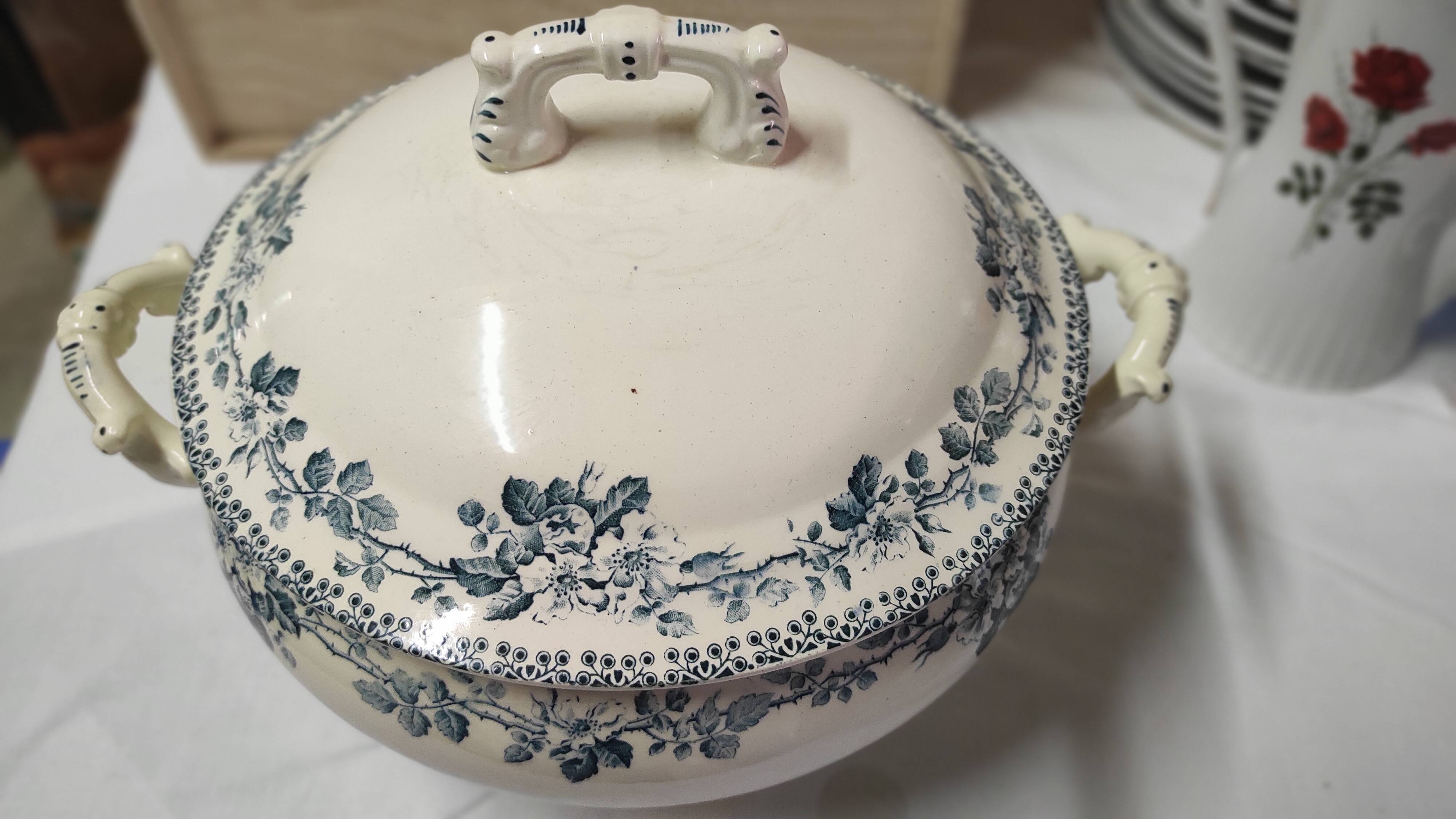 Iron Earth tureen Debray model Guadeloupe