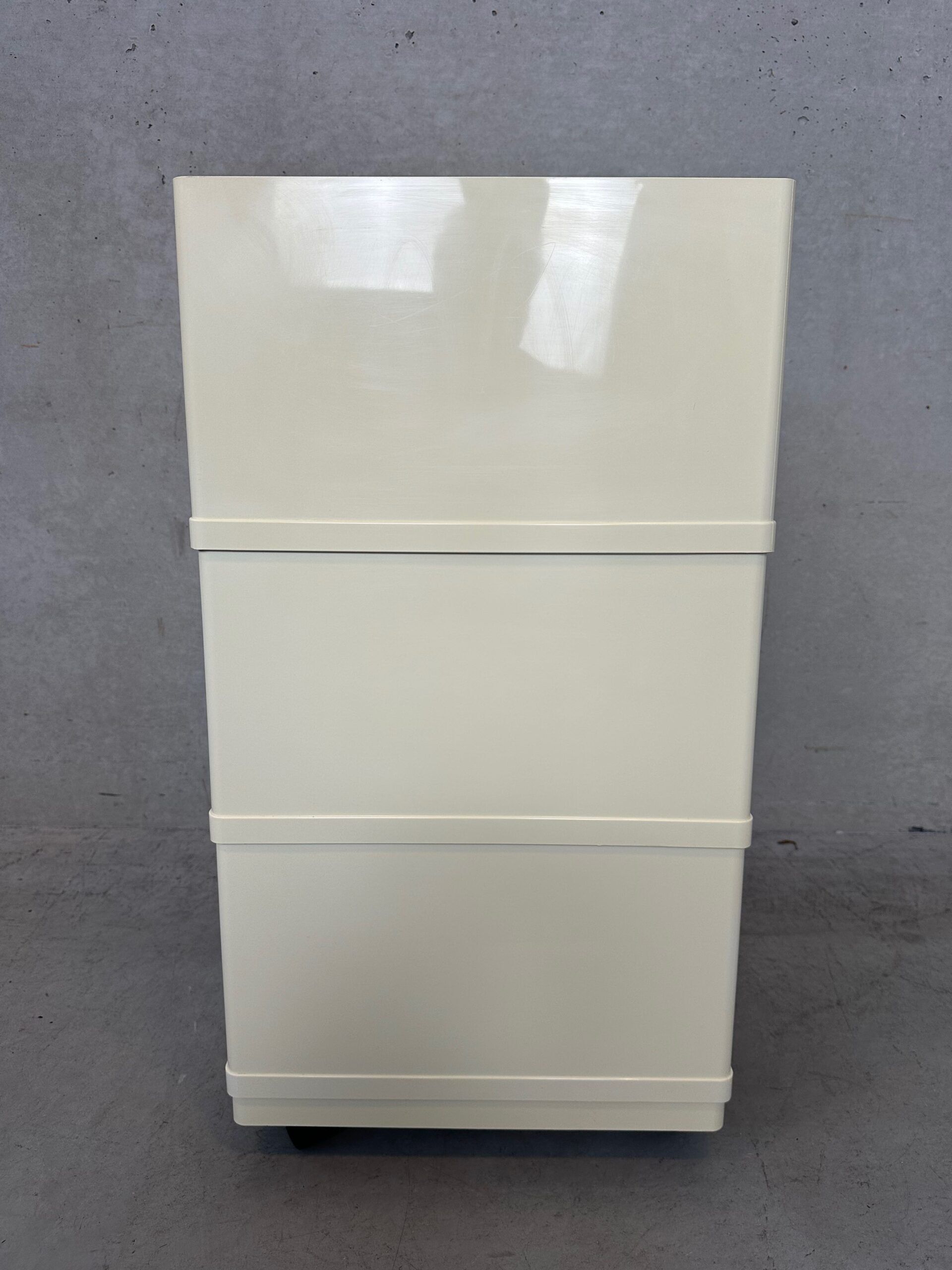 2x 1970s Stile Neolt trolley – Giovanni Pelis