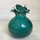 Vase boule style barbotine verte