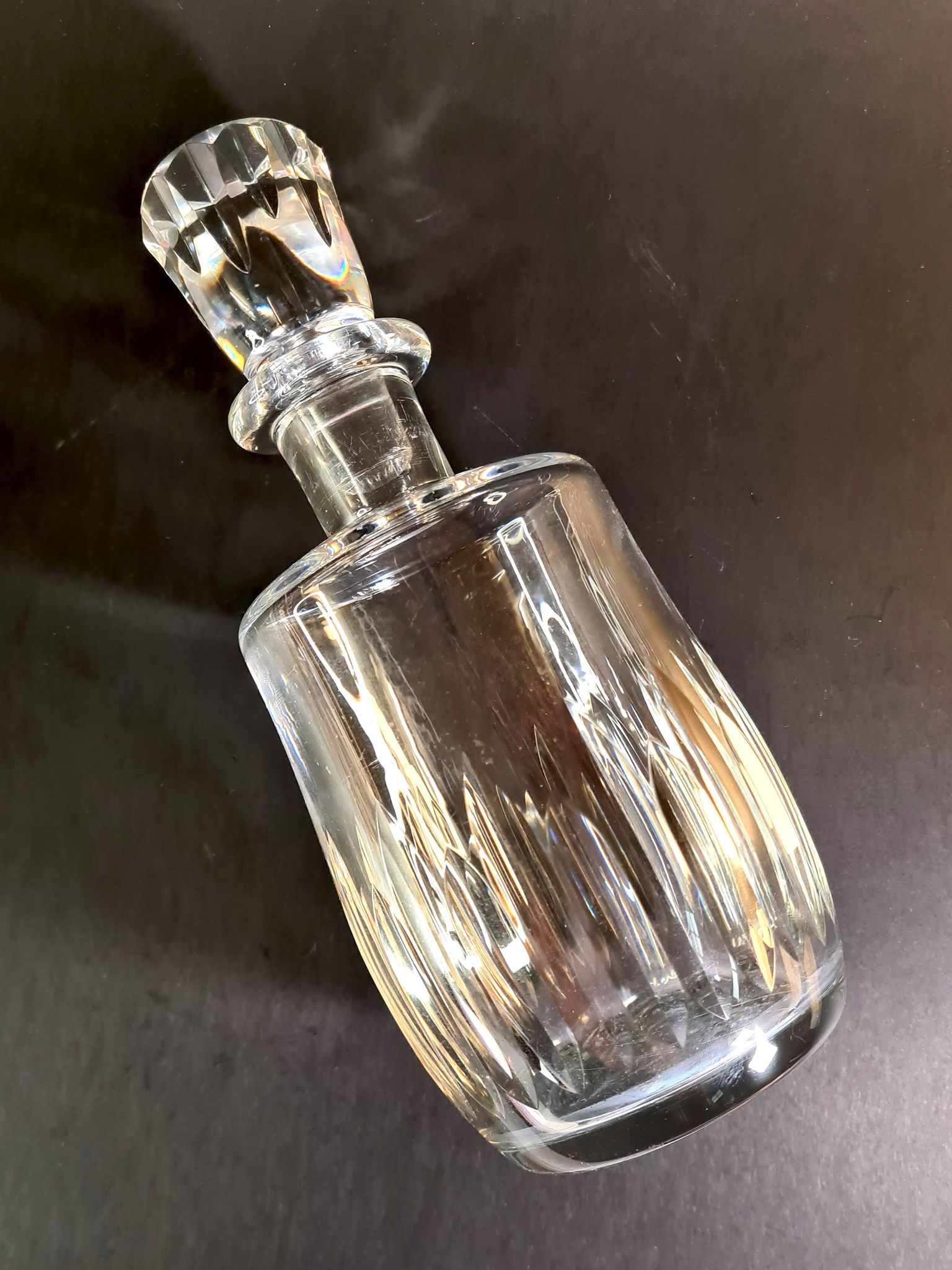Élégante carafe en cristal taillé Baccarat