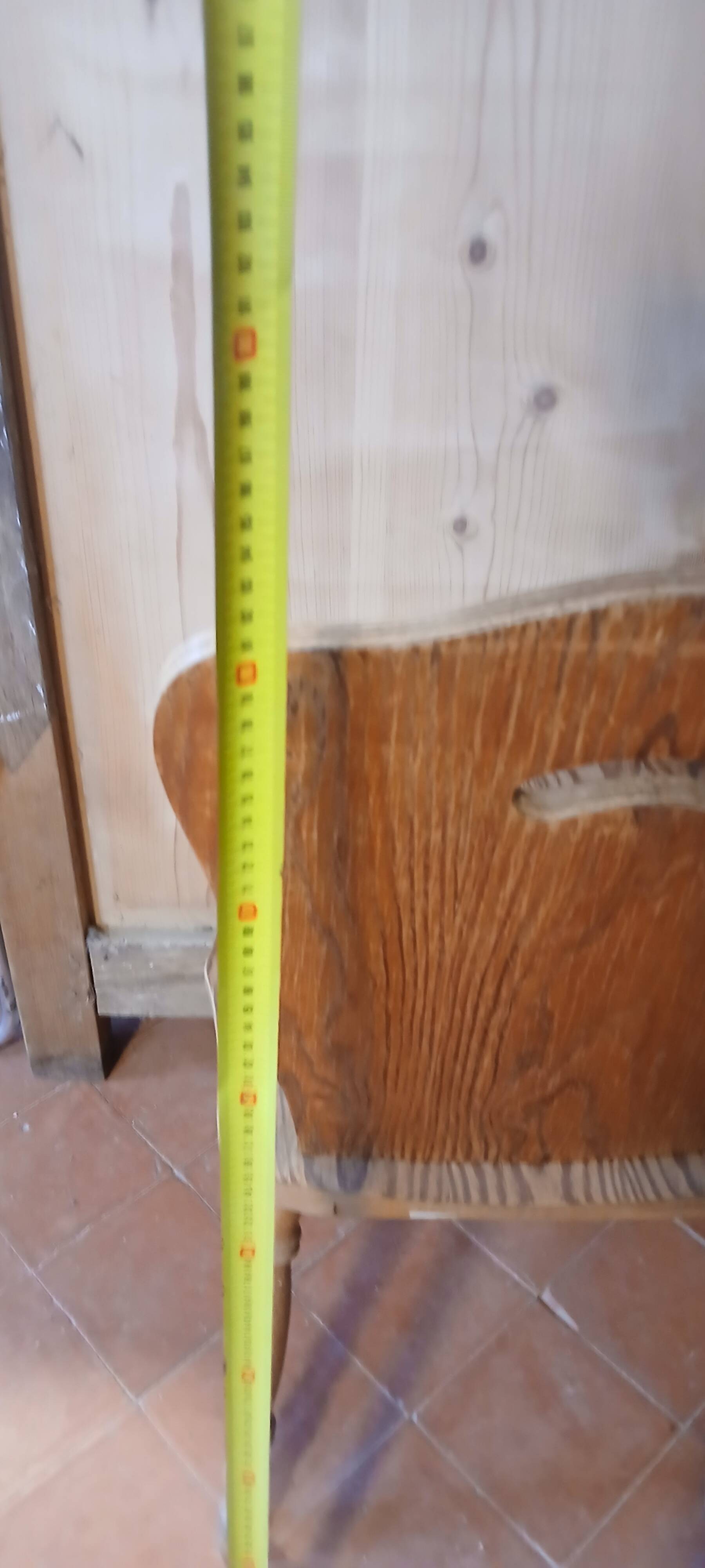 Vieille chaise en planche