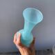 Vase romantique en opaline bleu