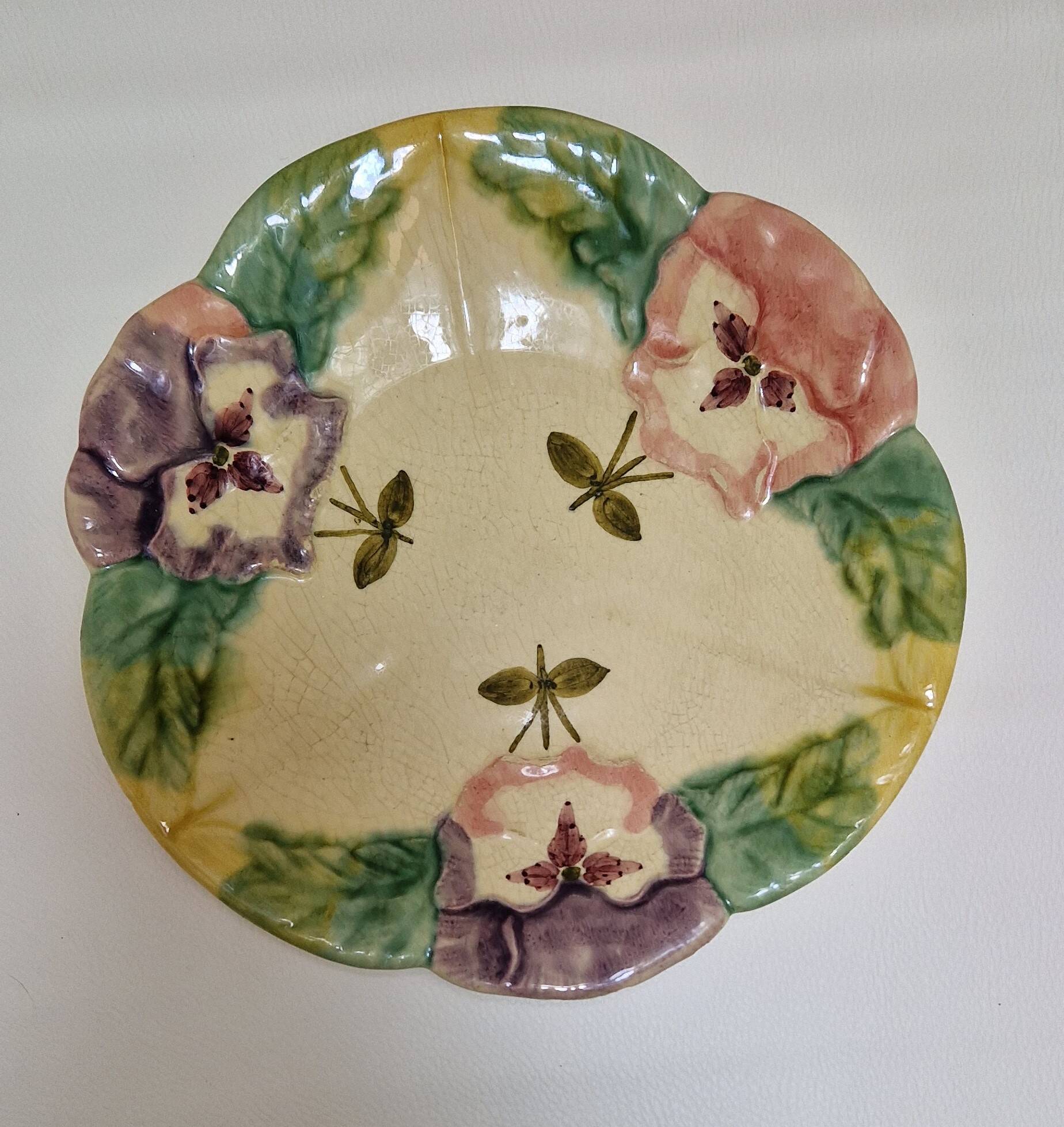5 plates in hand-painted “faience d’art” slip