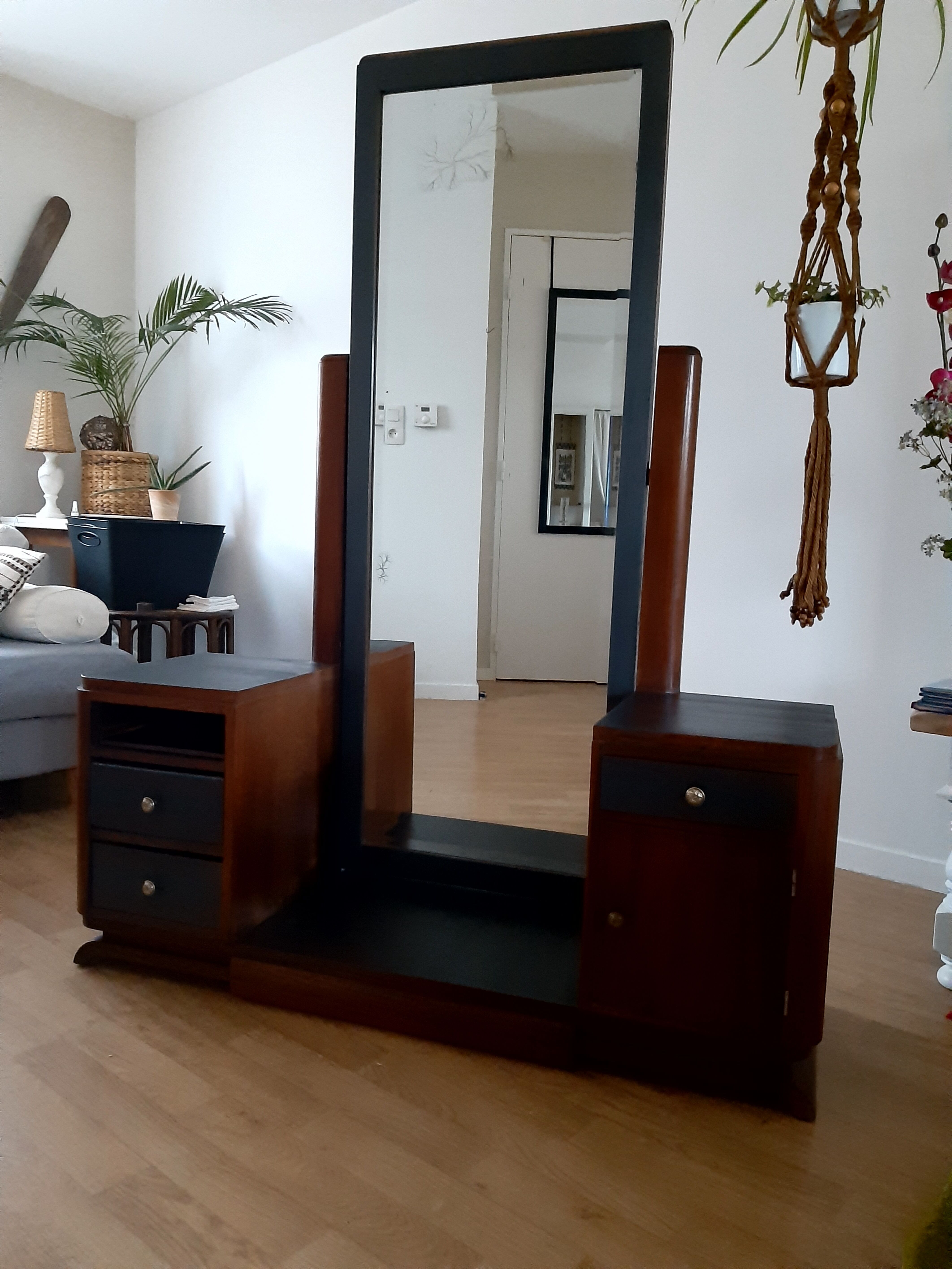 Art Deco hairdresser