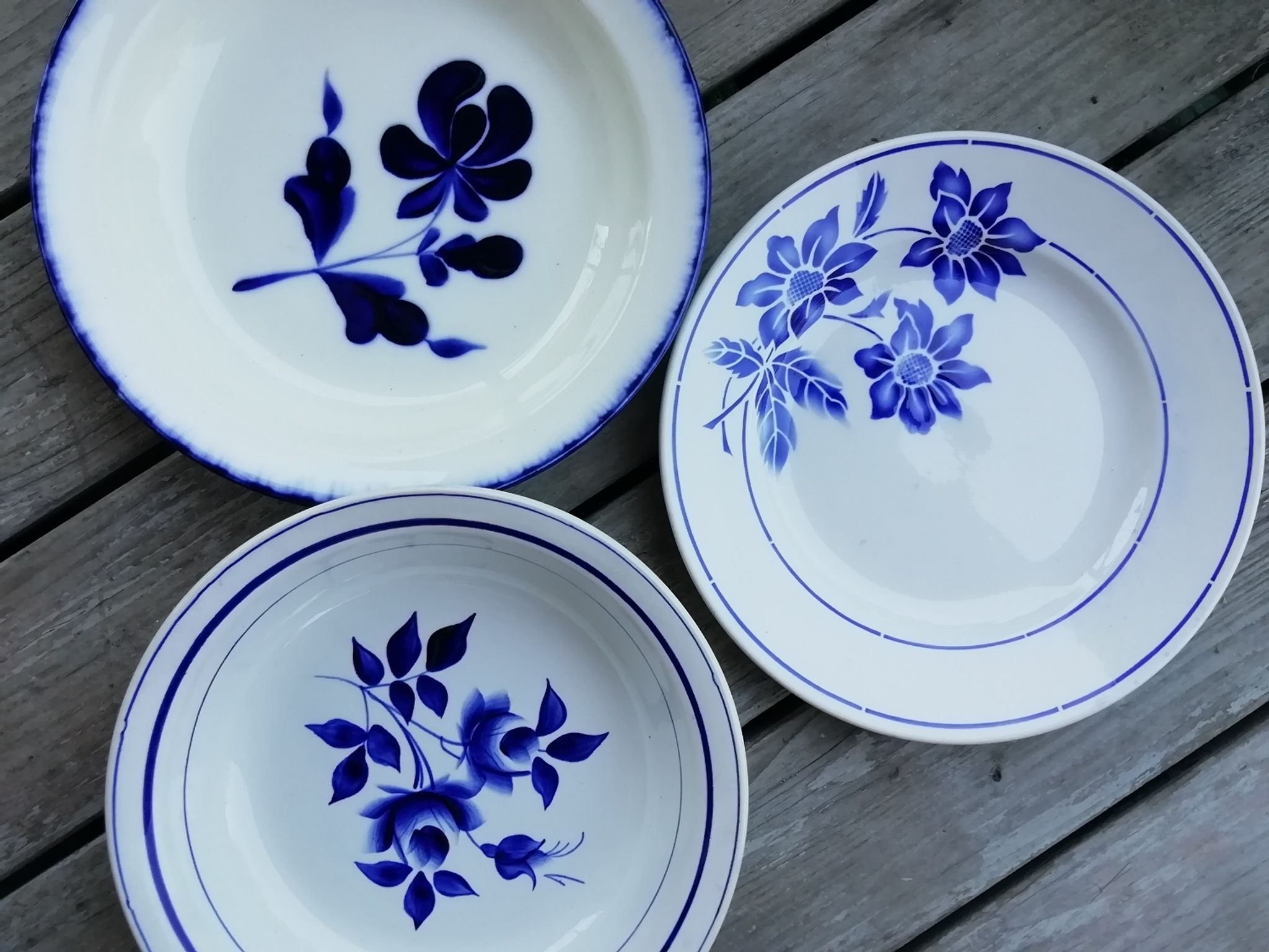Trio of hollow dishes blue tones