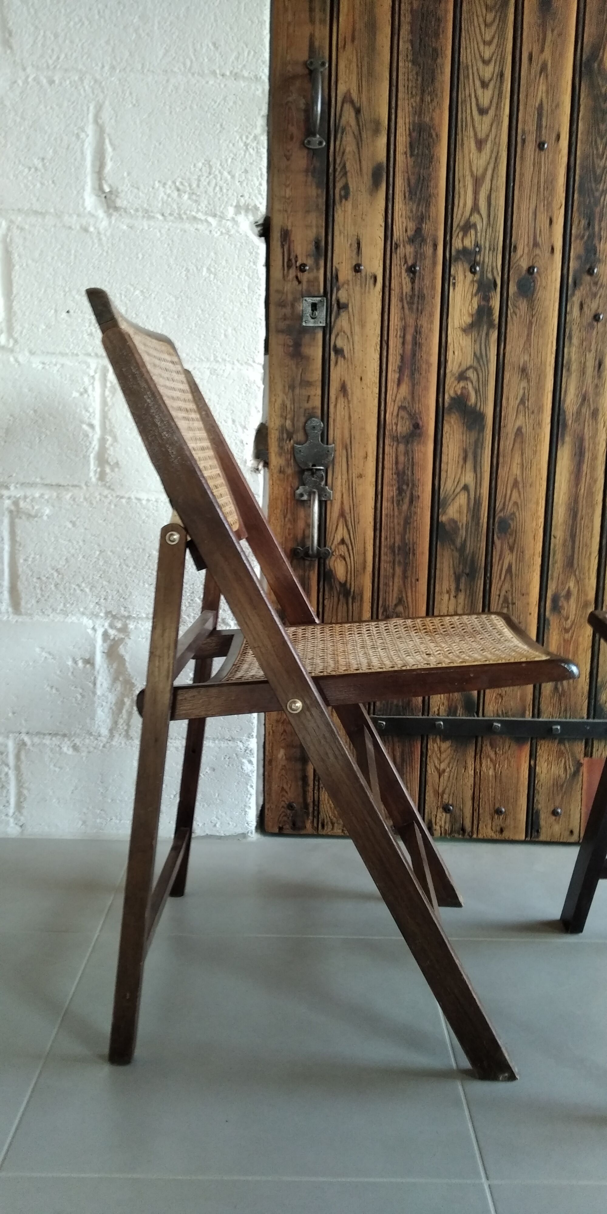 Pair of folding chairs wicker cané