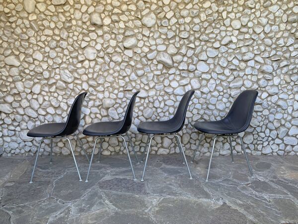 4 chaises DSX en fibre de verre, Charles & Ray Eames pour Herman Miller, années 1980