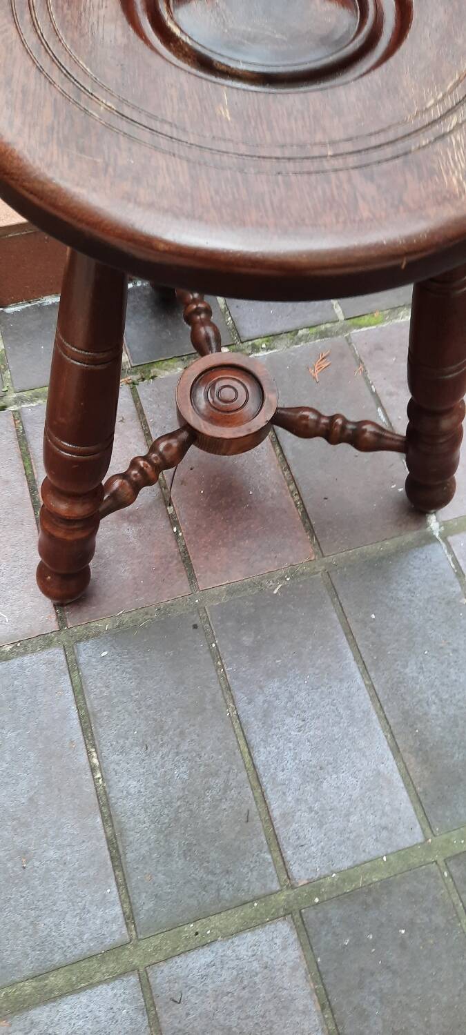 Tripod stool