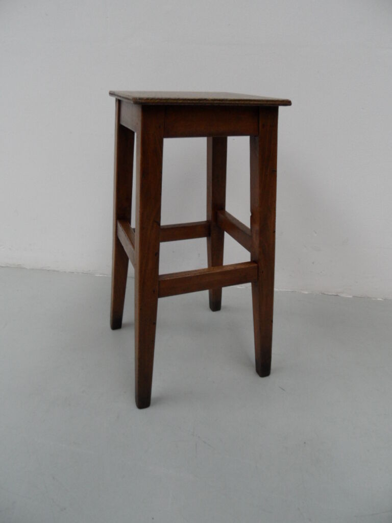 Tabouret en bois vintage