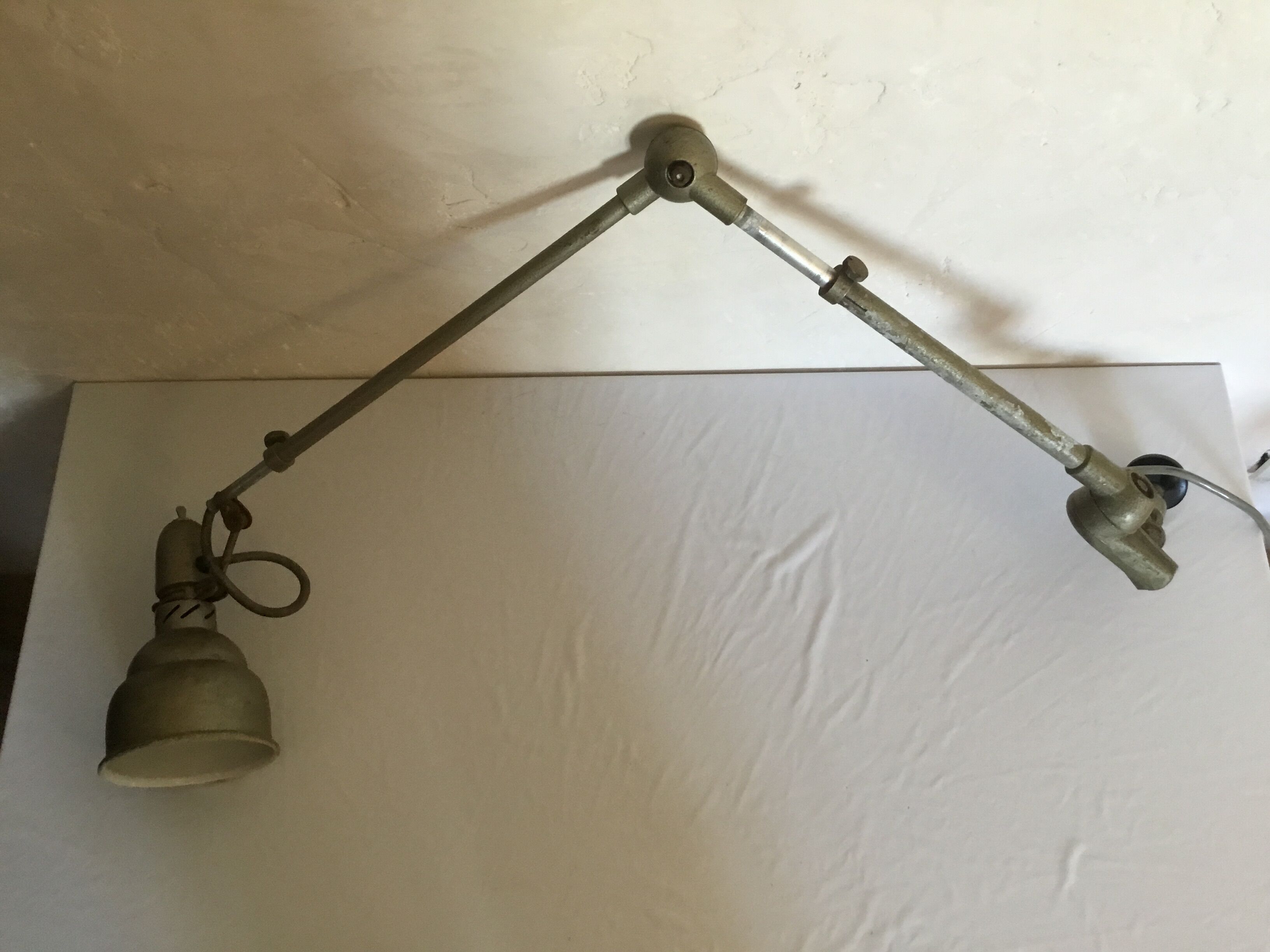 Lampe industrielle réglable en hauteur