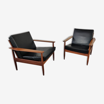 Pair of Scandinavian armchairs in black skai, 60s