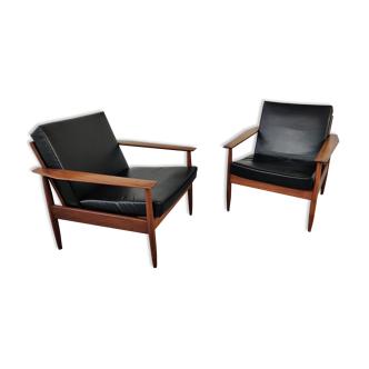 Pair of Scandinavian armchairs in black skai, 60s
