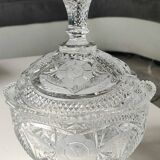 Large Bonbonniere/Drageoir in Bohemian crystal. Frosted floral motifs, diamond tip. Boho chic