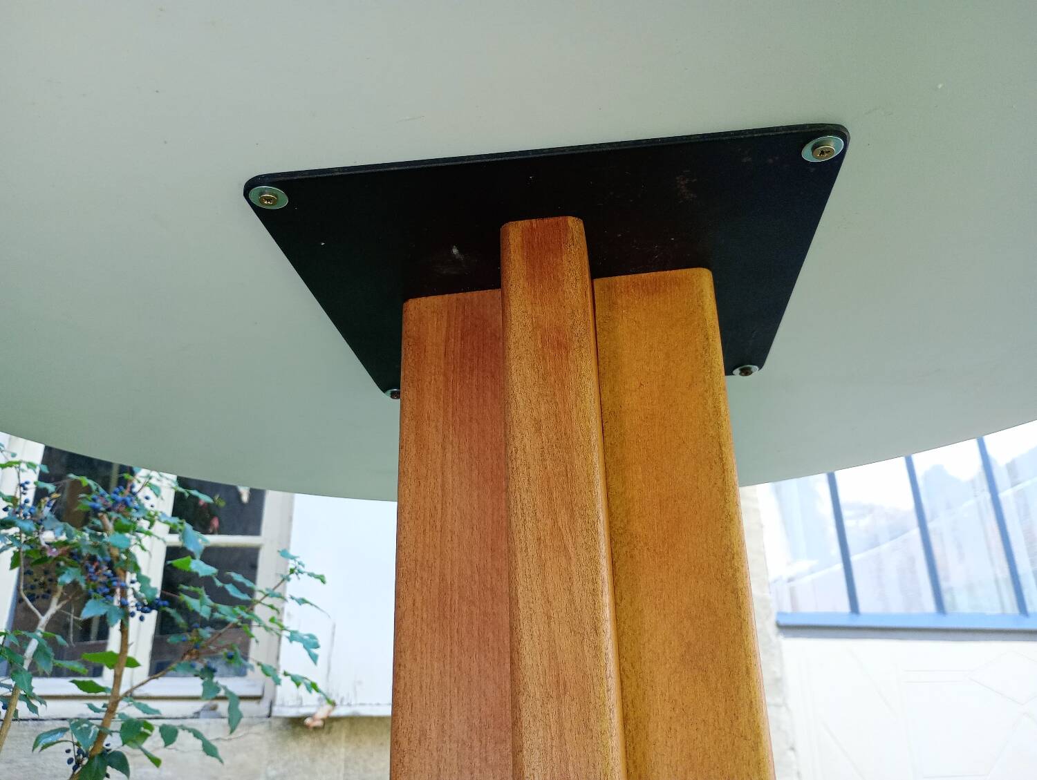 Round table in white formica and wood