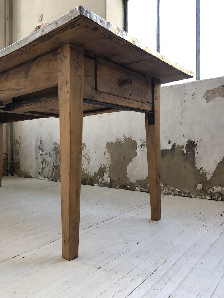 Old farm table with 225 cm extension cords