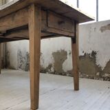 Old farm table with 225 cm extension cords