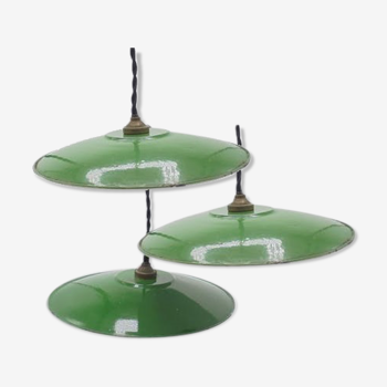 Trio of green suspensions in enamelled sheet metal