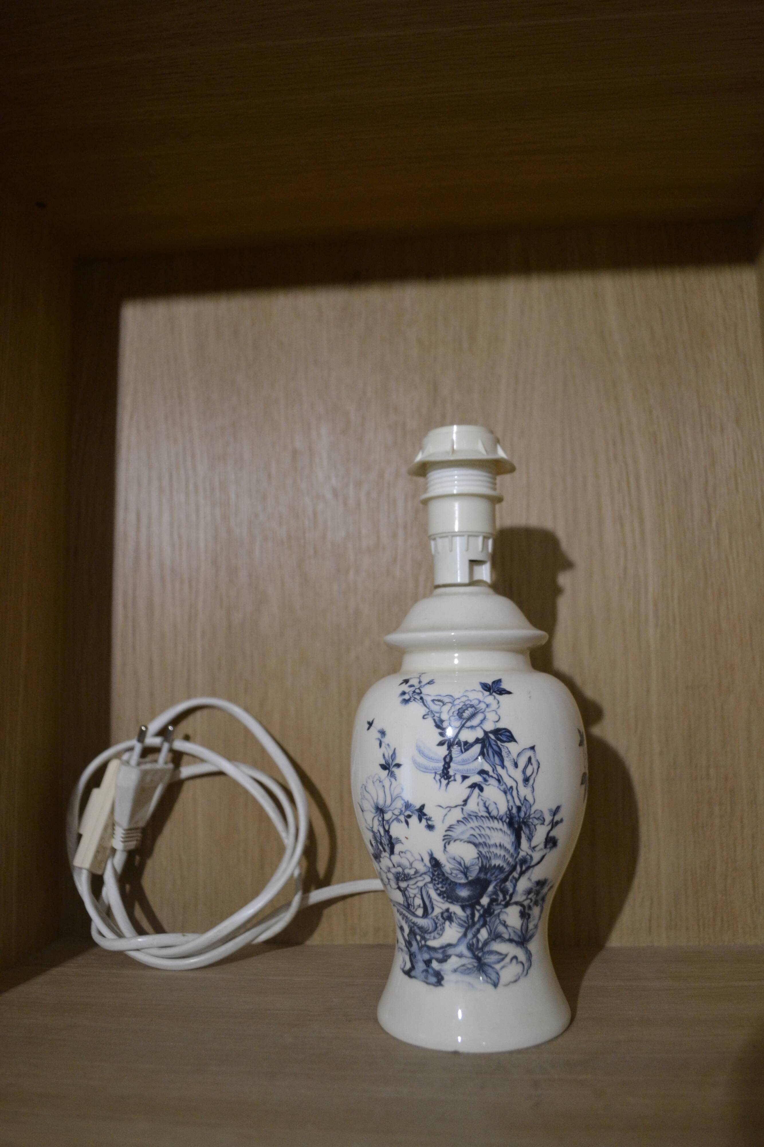 Peacock pattern lamp foot