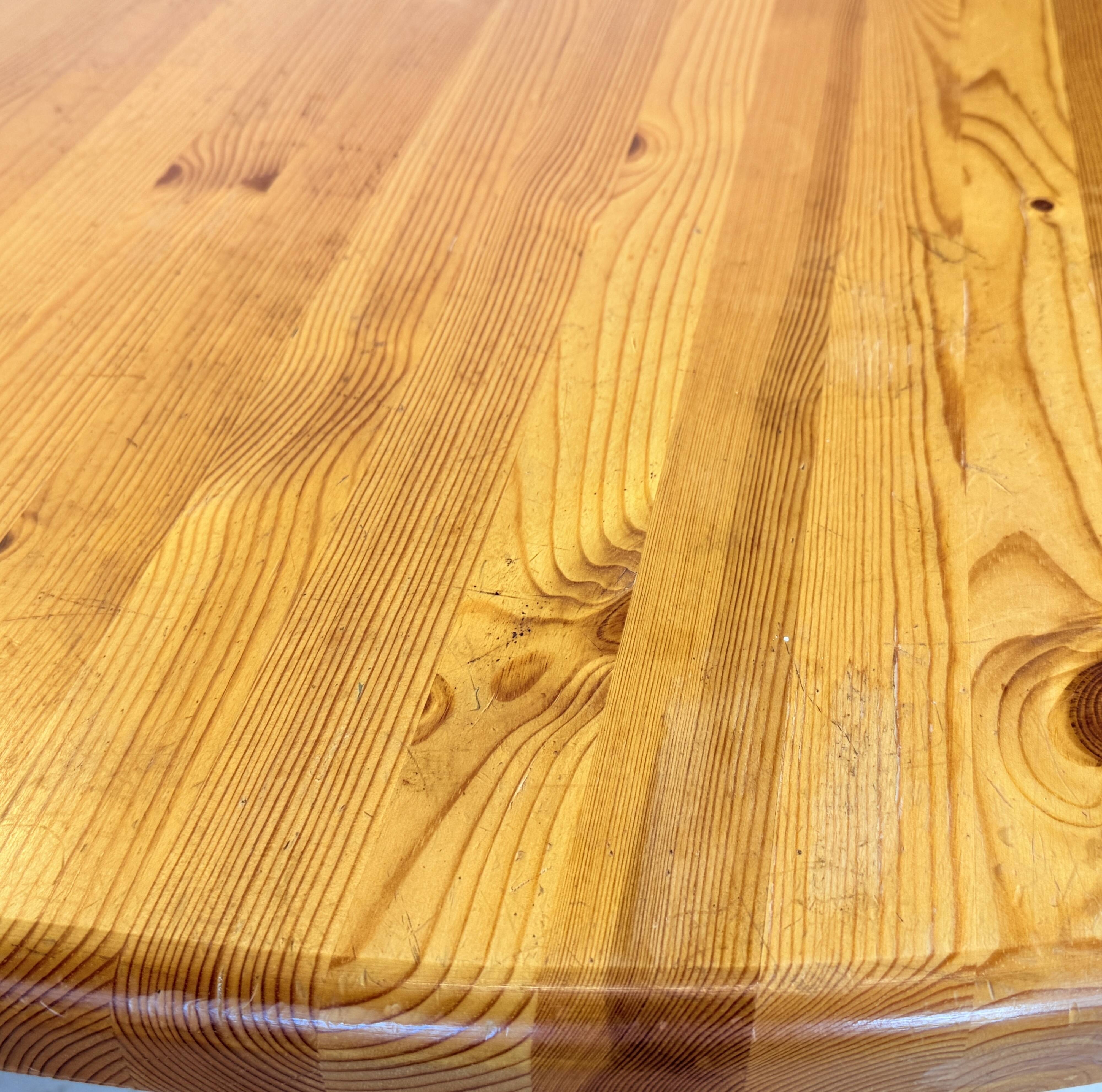 Vintage oval pine table with extendable top