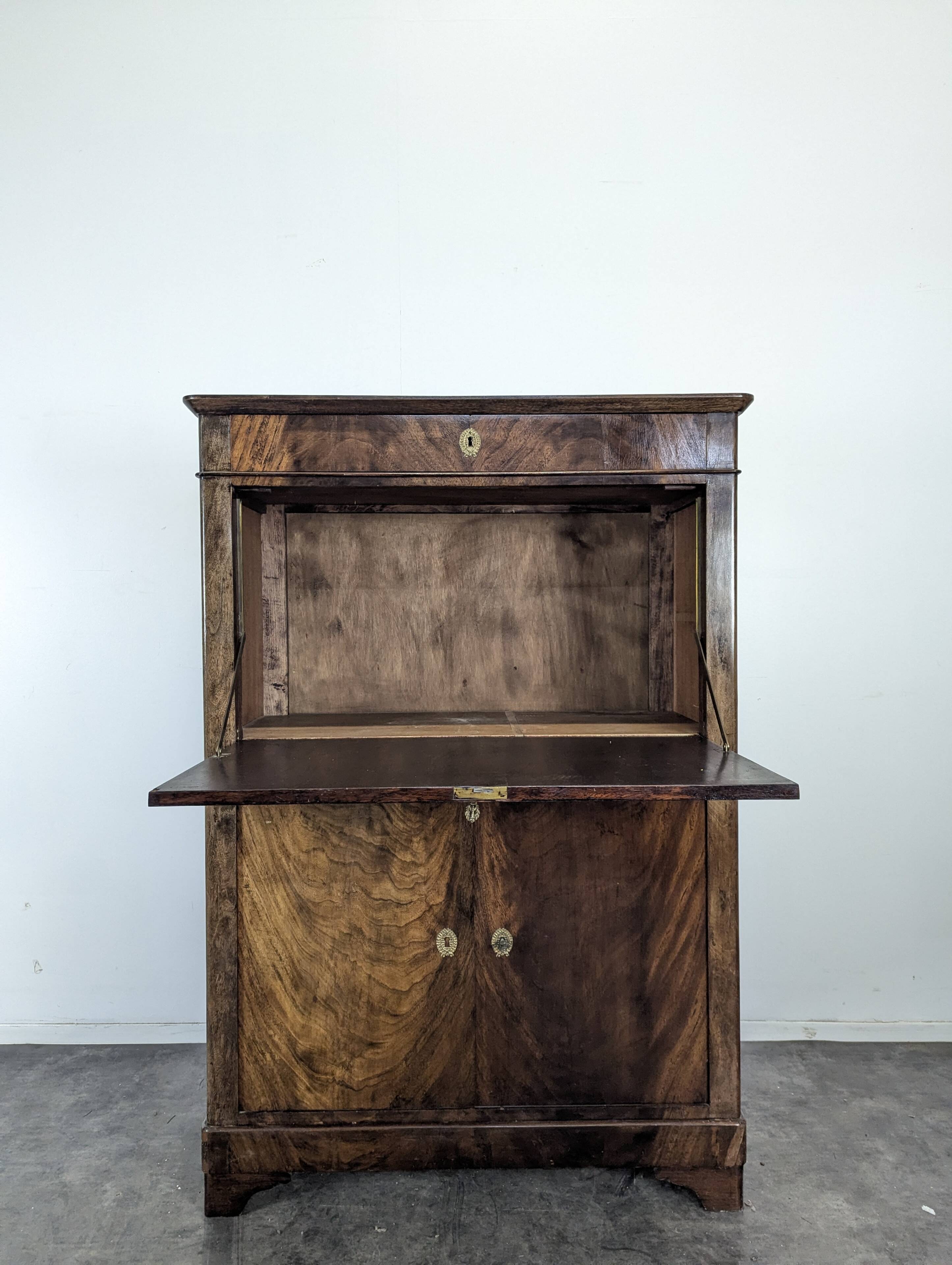 Secrétaire de style Louis Philippe en Acajou flammé