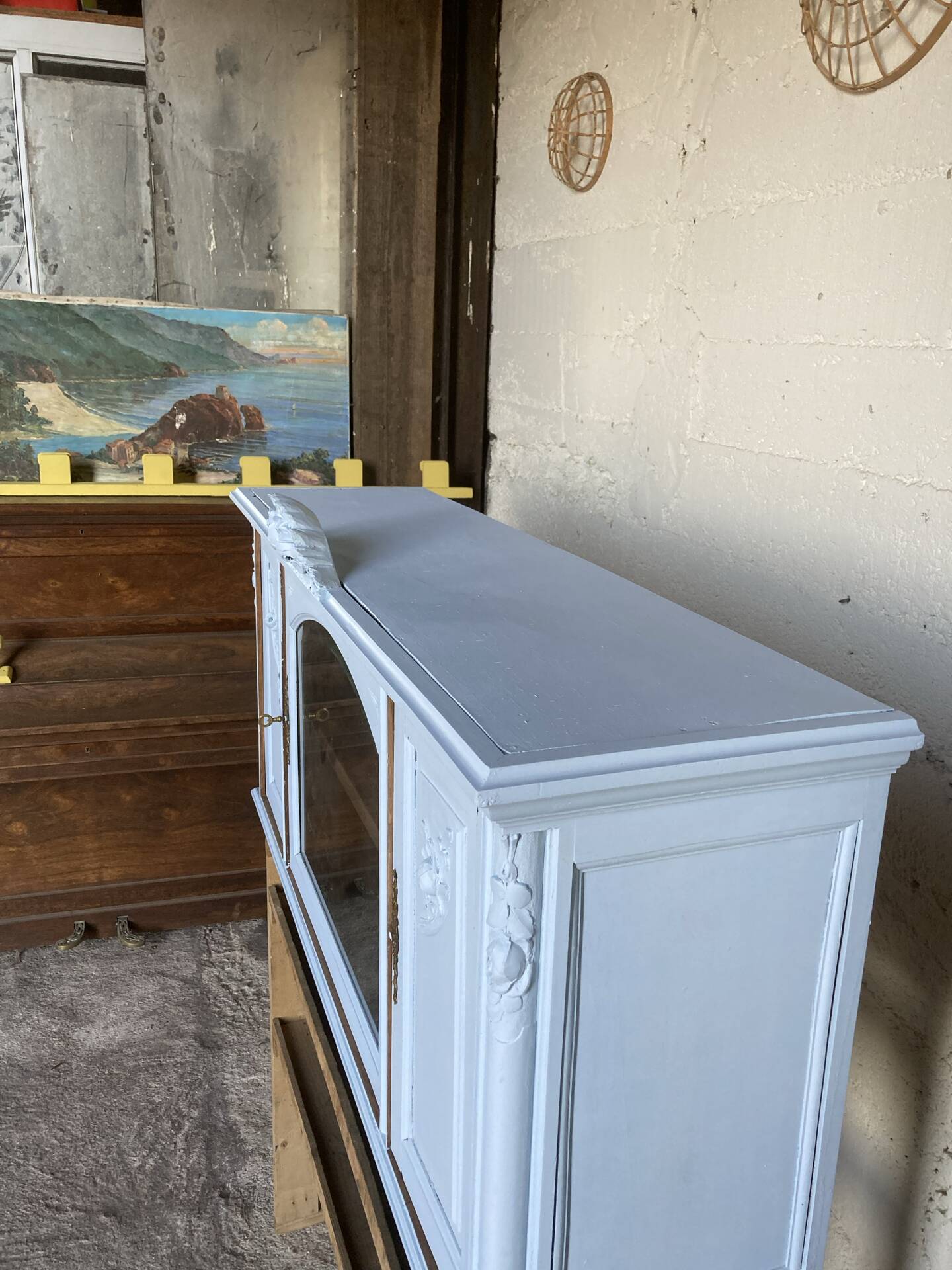 Hanging cupboard from the 1930s-1940s