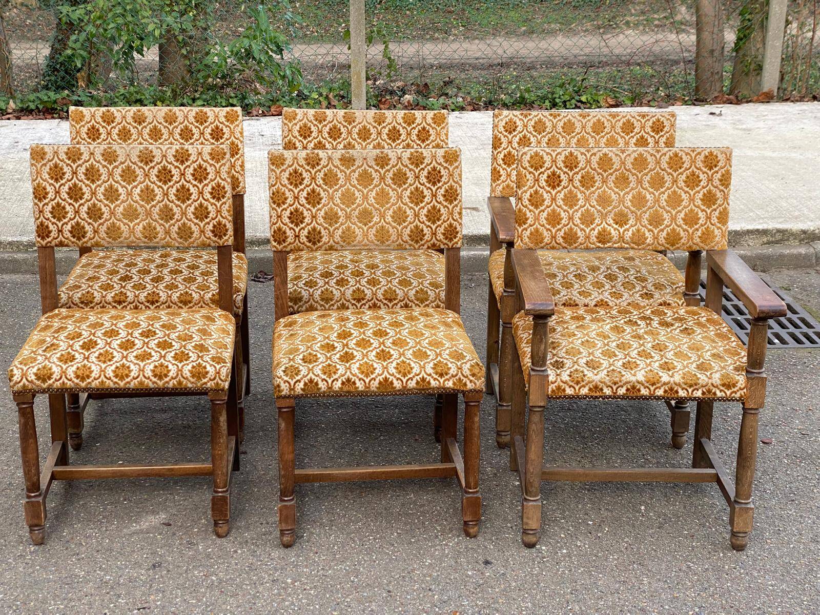 4 Henri II chairs in solid wood and yellow-beige velvet.