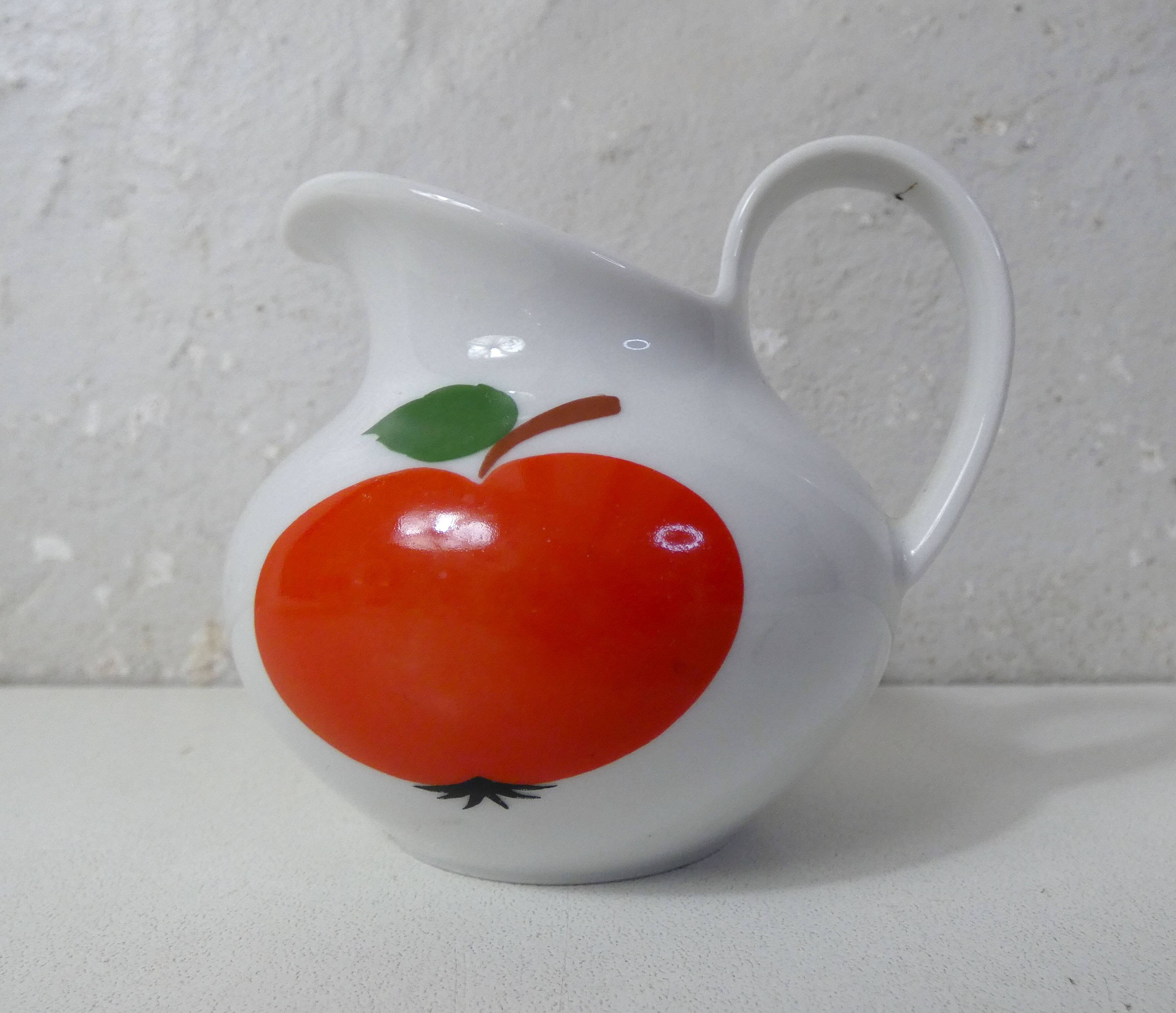 Apple service in bavarian porcelain