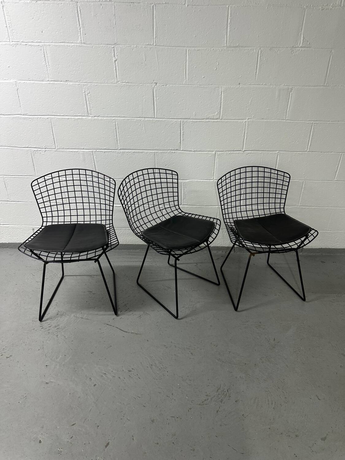 Set of 3 Bertoia Knoll International chairs circa 1960