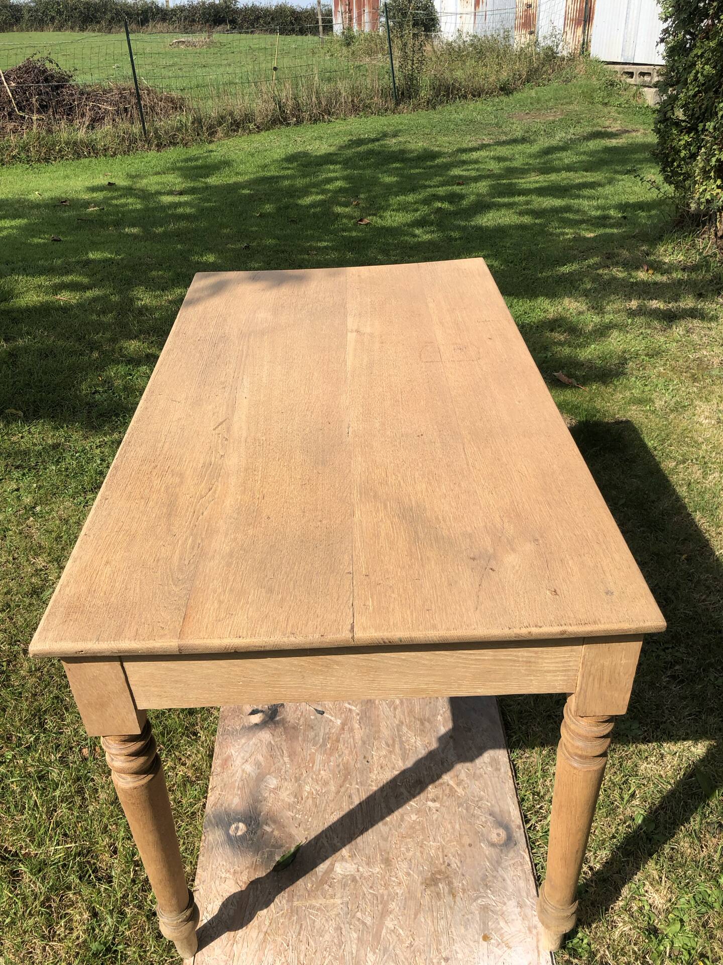 Desk table