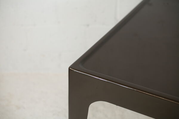 Table en fibre de verre, marron, France, circa 1970