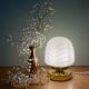Lampe à poser globe vintage en opaline blanche