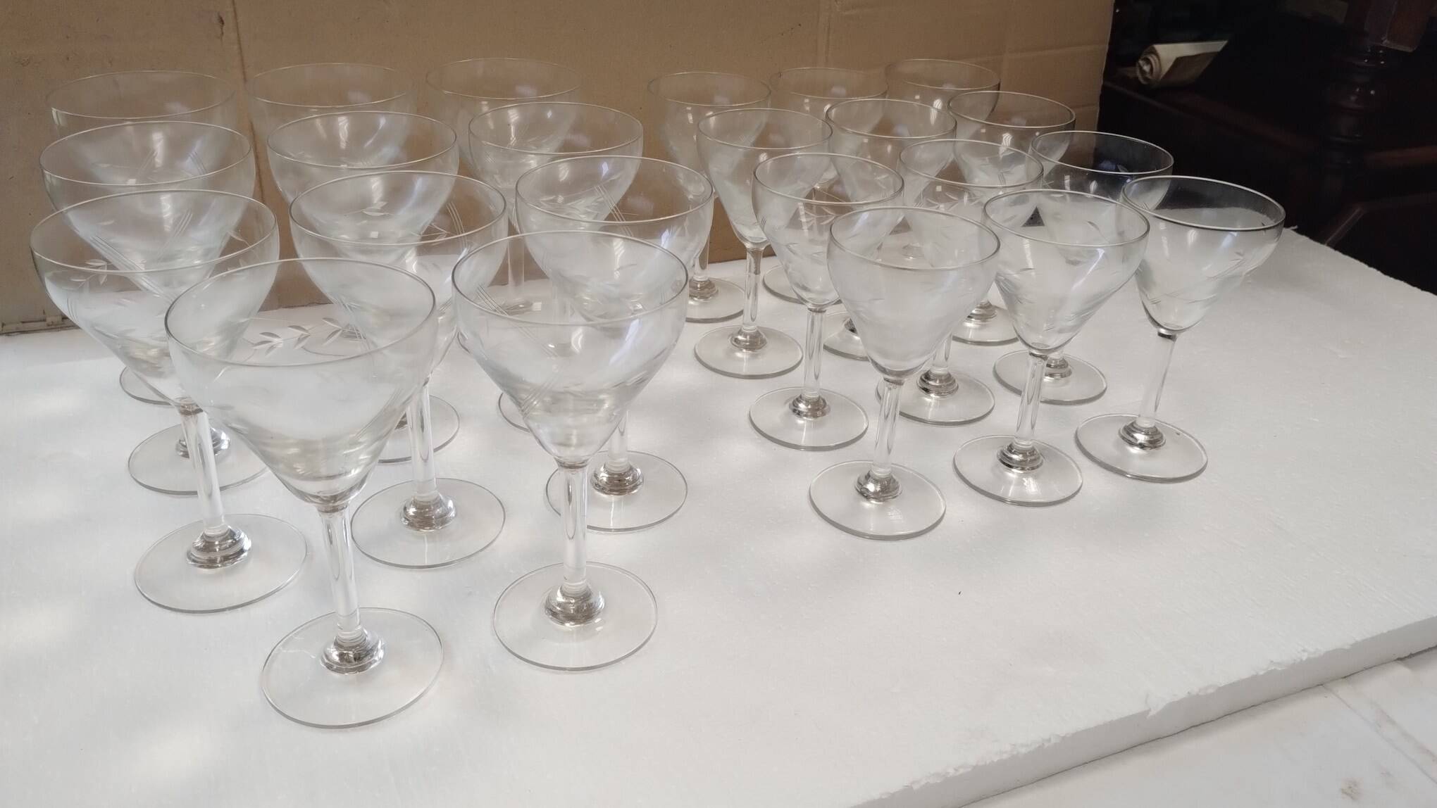set of 23 champagne glasses or wine glasses in chiseled crystal.