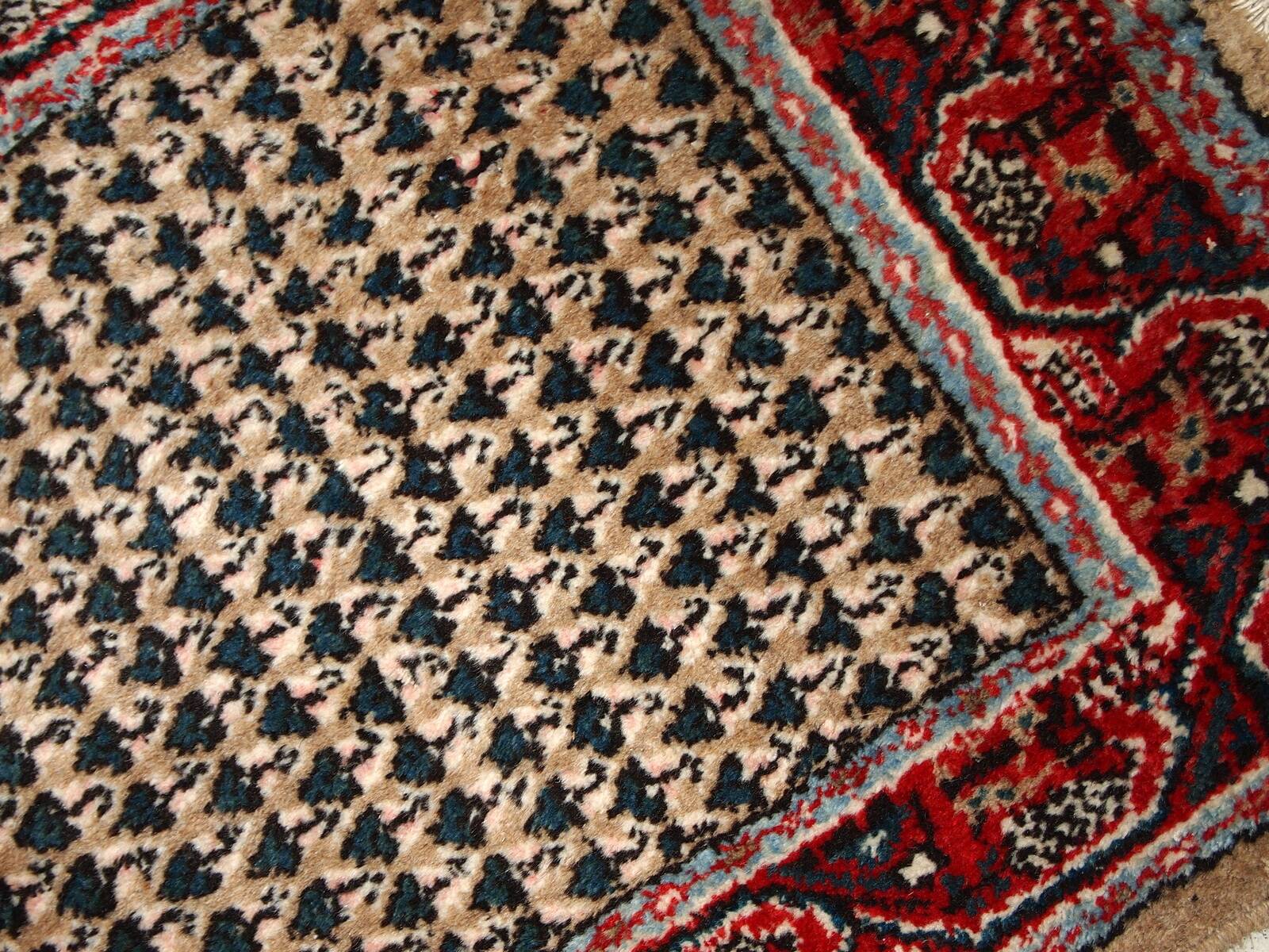 Tapis Vintage Seraband Indien en Laine, Années 1970, Élégance Artisanale