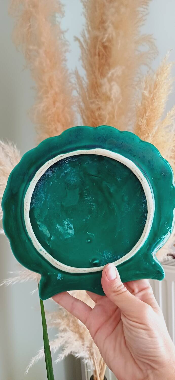 Vintage ceramic shell emptier