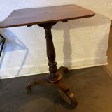 Pedestal table