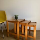 Trio de tables gigognes en pin années 80