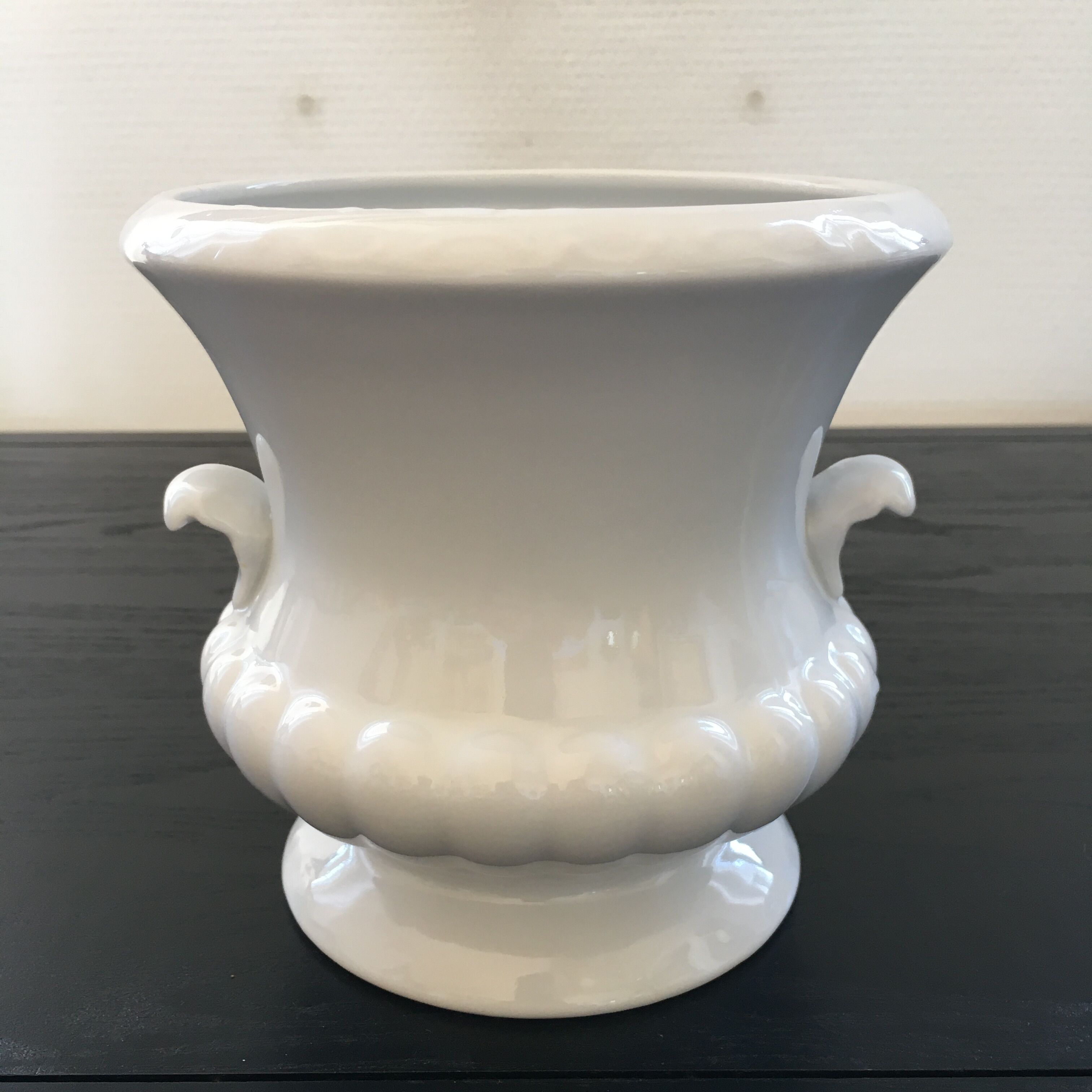 Medici style white pot cover