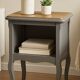 Petite table d'appoint unique en bois rénovée - style campagne chic