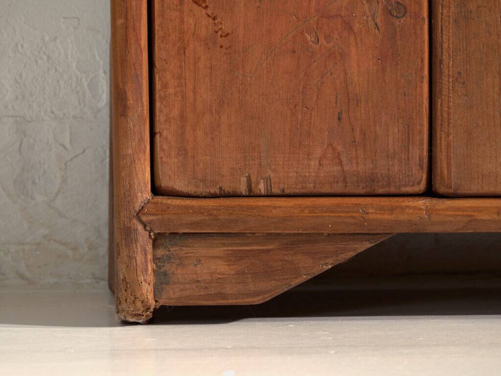 Meuble bas ancien chinois en bois d’orme – Chine, vers 1900