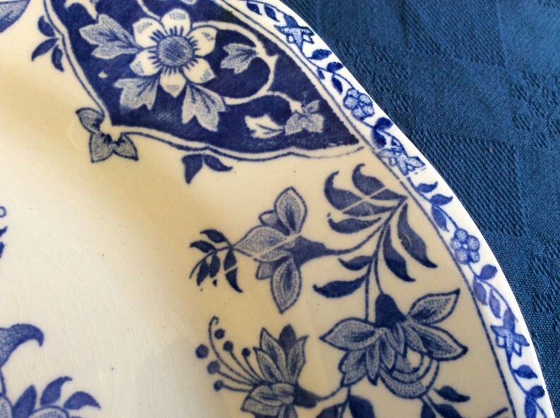 Gien greenware dish by Delft motif