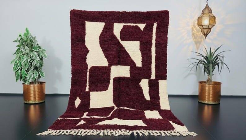Pure Moroccan wool carpet in burgundy, size 200 x 300 cm.