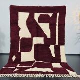 Pure Moroccan wool carpet in burgundy, size 200 x 300 cm.