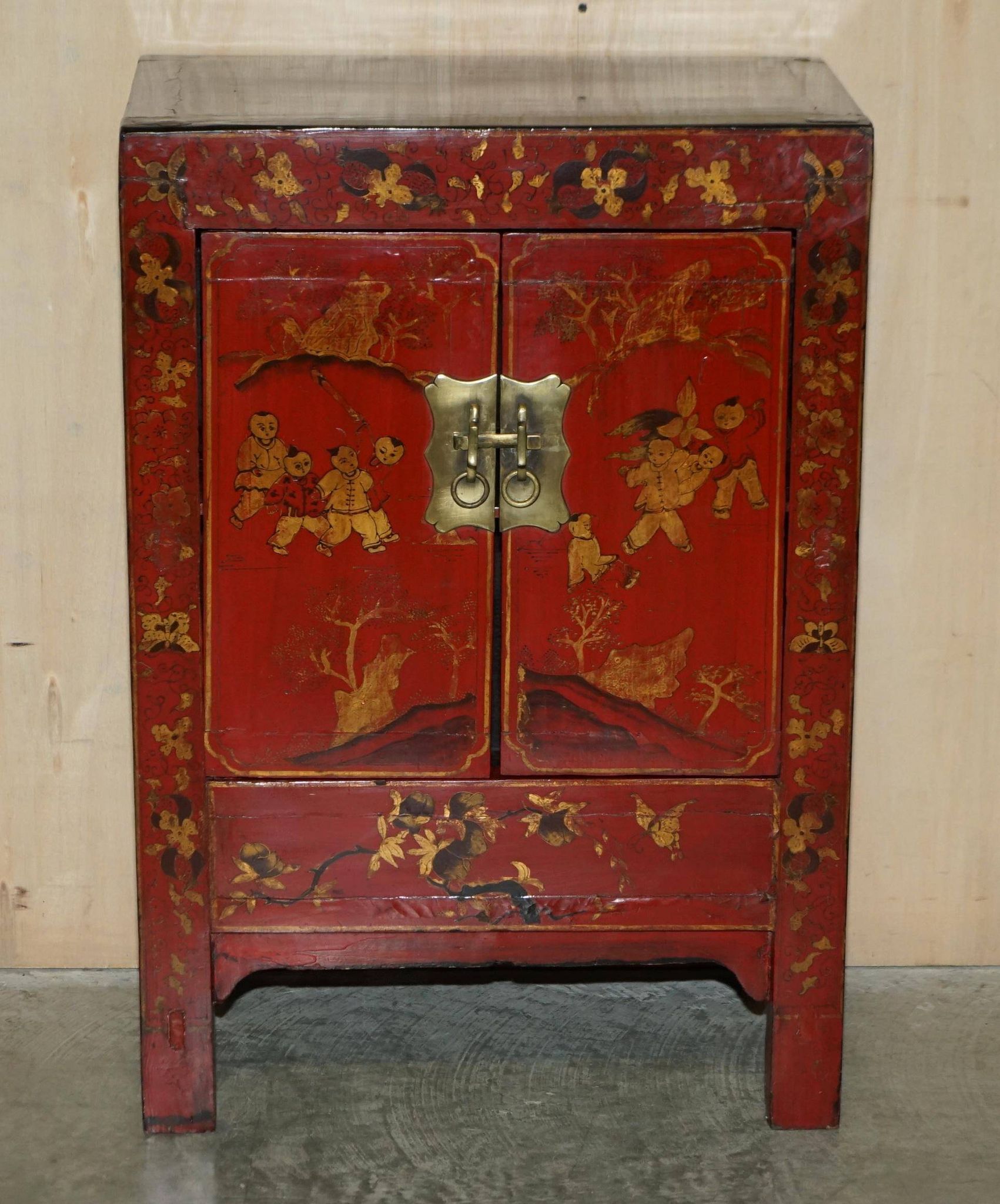 Armoirechinoise antique laquée à la main, grande armoire latérale